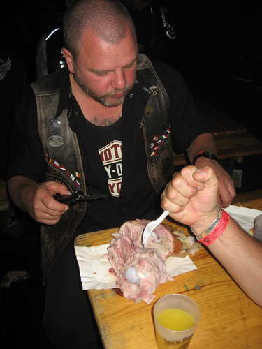 Kolberg-2010-54.jpg - am Samstag gabs sogar umsonst das Schwein