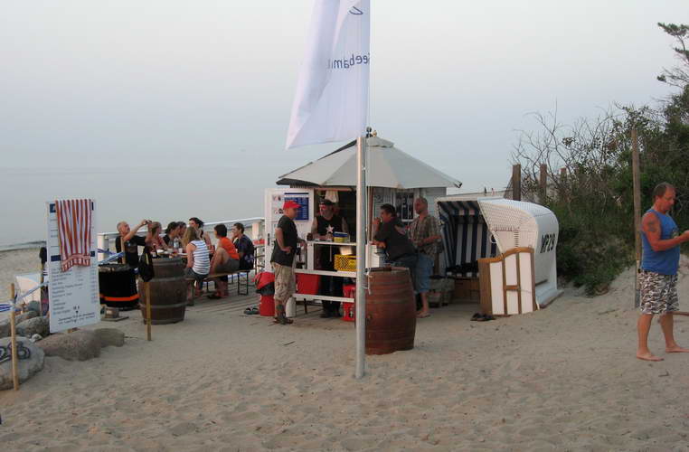 Kuebo-Juli-2010-29.jpg - Party am Strand