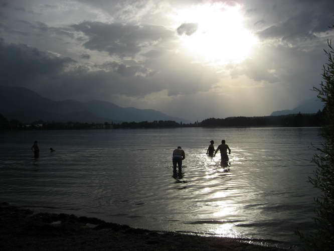 Faak-2011-005.JPG - Baden im Faaker See bei ca 24°C Wassertemperatur