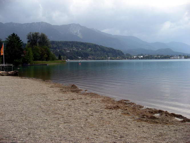 Faak-2011-006.JPG - der Faaker See, im Hintergrund die Karawanken