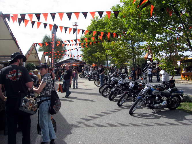 Faak-2011-045.JPG - im Harley Village