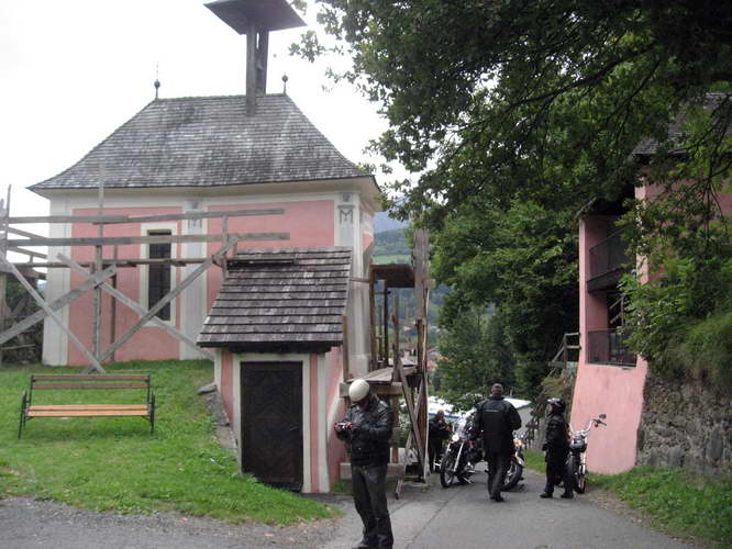 Faak-2011-069.JPG - die geteilte Kirche bei Gmünd im Liesertal