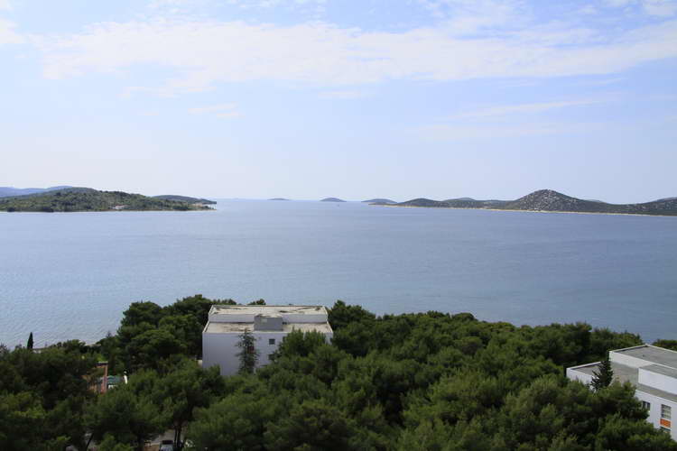 Kroatien-2011-008.JPG - Blick vom Hoteldach über unser Haus