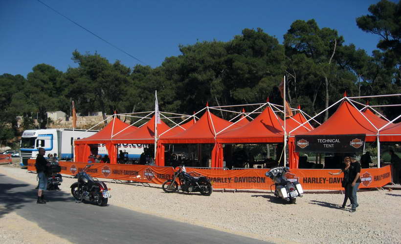 Kroatien-2011-030.jpg - Technical Tent auf dem Eventgelände in Biograd