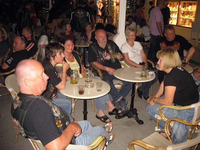 Kroatien-2011-033.jpg - mit Silvi und Membern des Preußen Chapters Potsdam