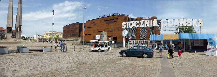 Polen-2015-13.jpg - vor dem berühmten Tor der Danziger Werft