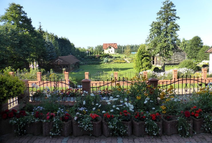 Polen-2015-35.jpg - eine sehr gepflegte Gartenanlage in unserer Pension
