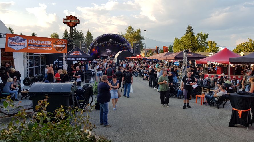 Faak-2018-088.jpg - die Hauptbühne im Harley Village