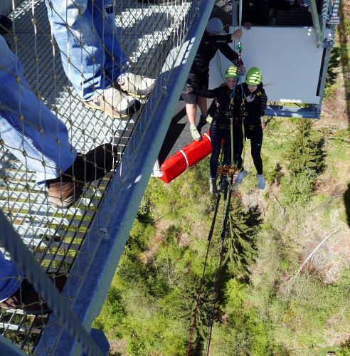 Maennertour-2018-45.jpg - in der Mitte der Brücke ist per Gigaswing ein Bungeesprung möglich