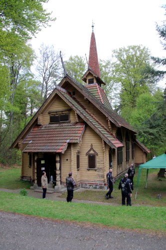 Maennertour-2018-64.jpg - die Stabkirche soll verlegt und damit gerettet werden