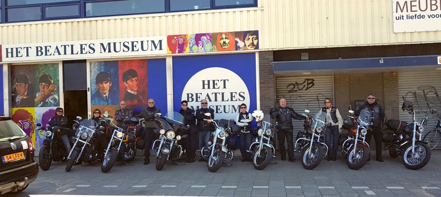 Schottland-2018-006.jpg - vor dem Beatlesmuseum bei Amsterdam