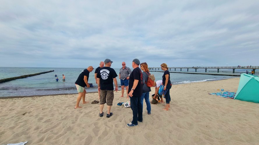 Kuebo und Mannes Beerdigung-04.jpg