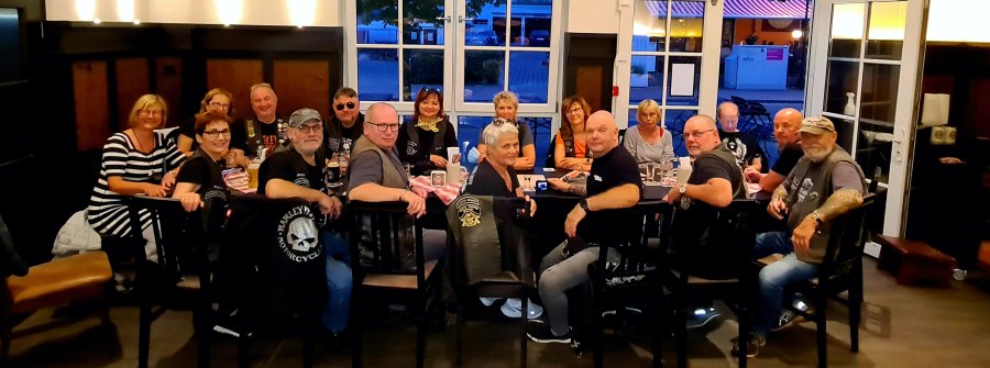 Kuebo und Mannes Beerdigung-10.jpg