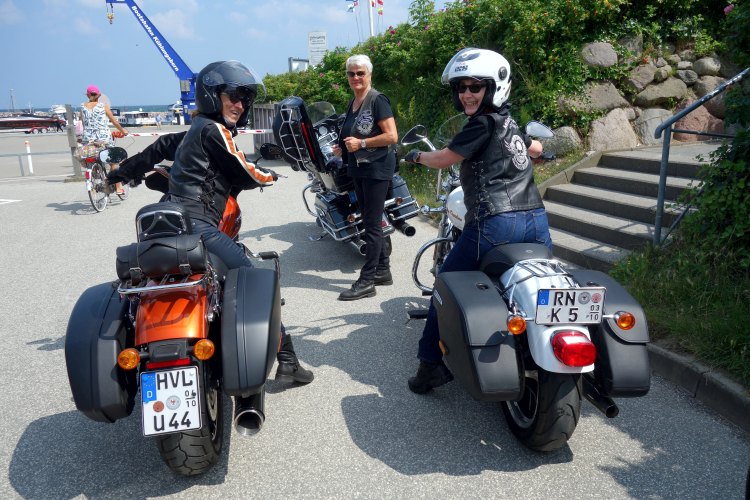 Kuebo und Mannes Beerdigung-23.jpg