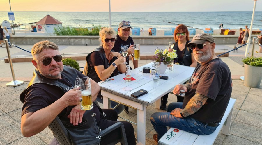 Kuebo und Mannes Beerdigung-38.jpg