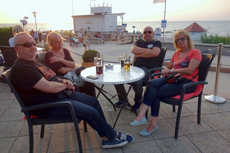 Kuebo und Mannes Beerdigung-41.jpg