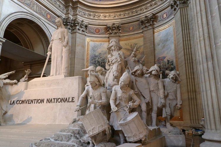 Paris-44.jpg - La Convention Nationale Statue im Pantheon in Paris
